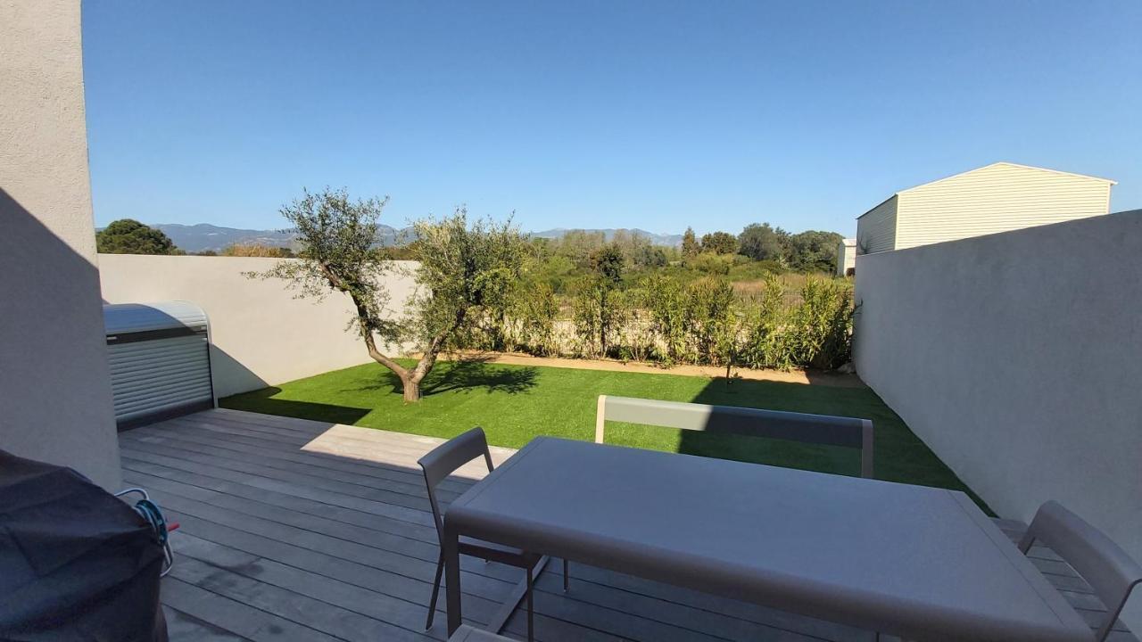 Villa Home Holiday A Cala Rossa Lecci Exterior photo